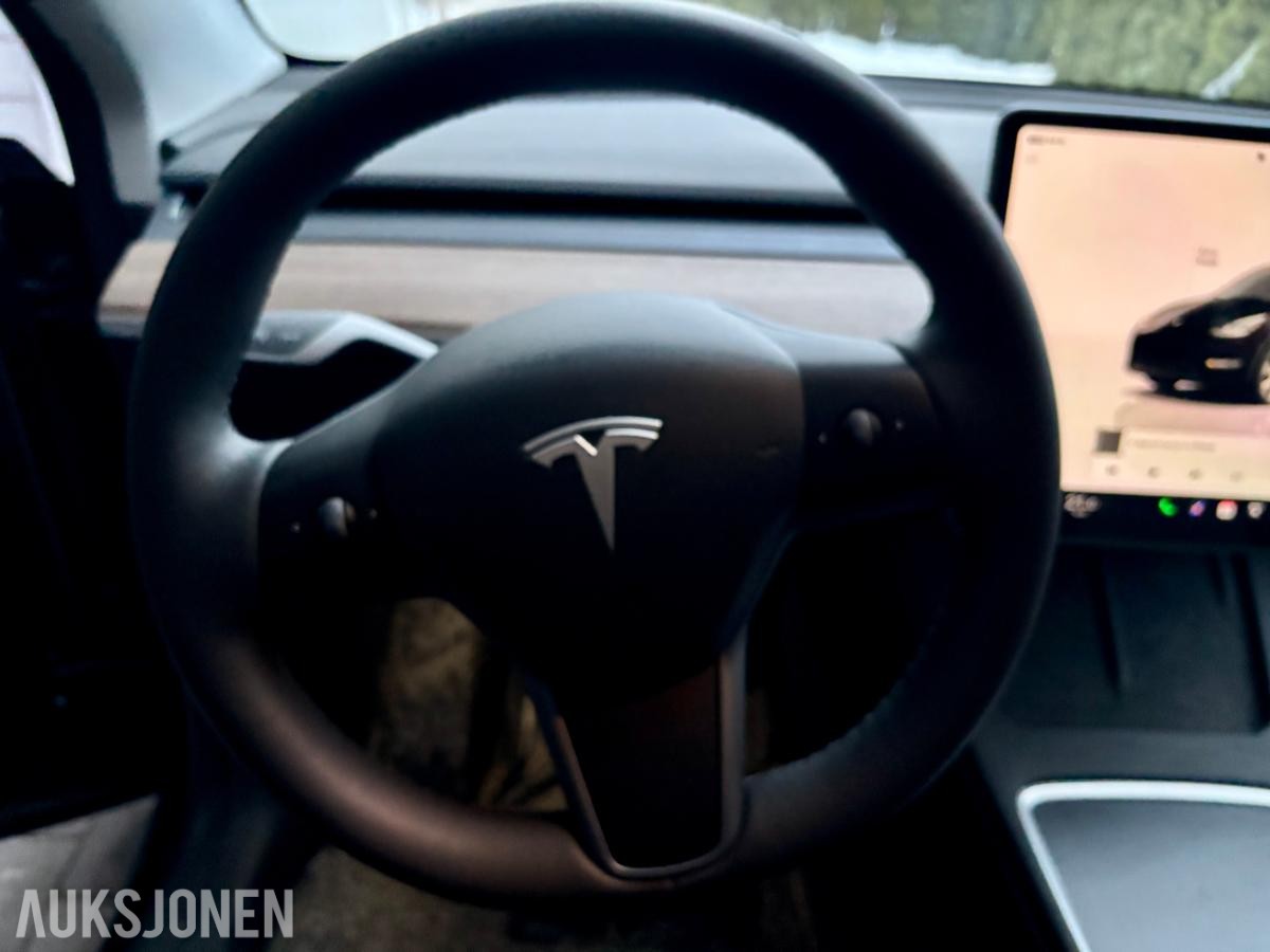 2024 Tesla Model Y, Long Range AWD, 41500km