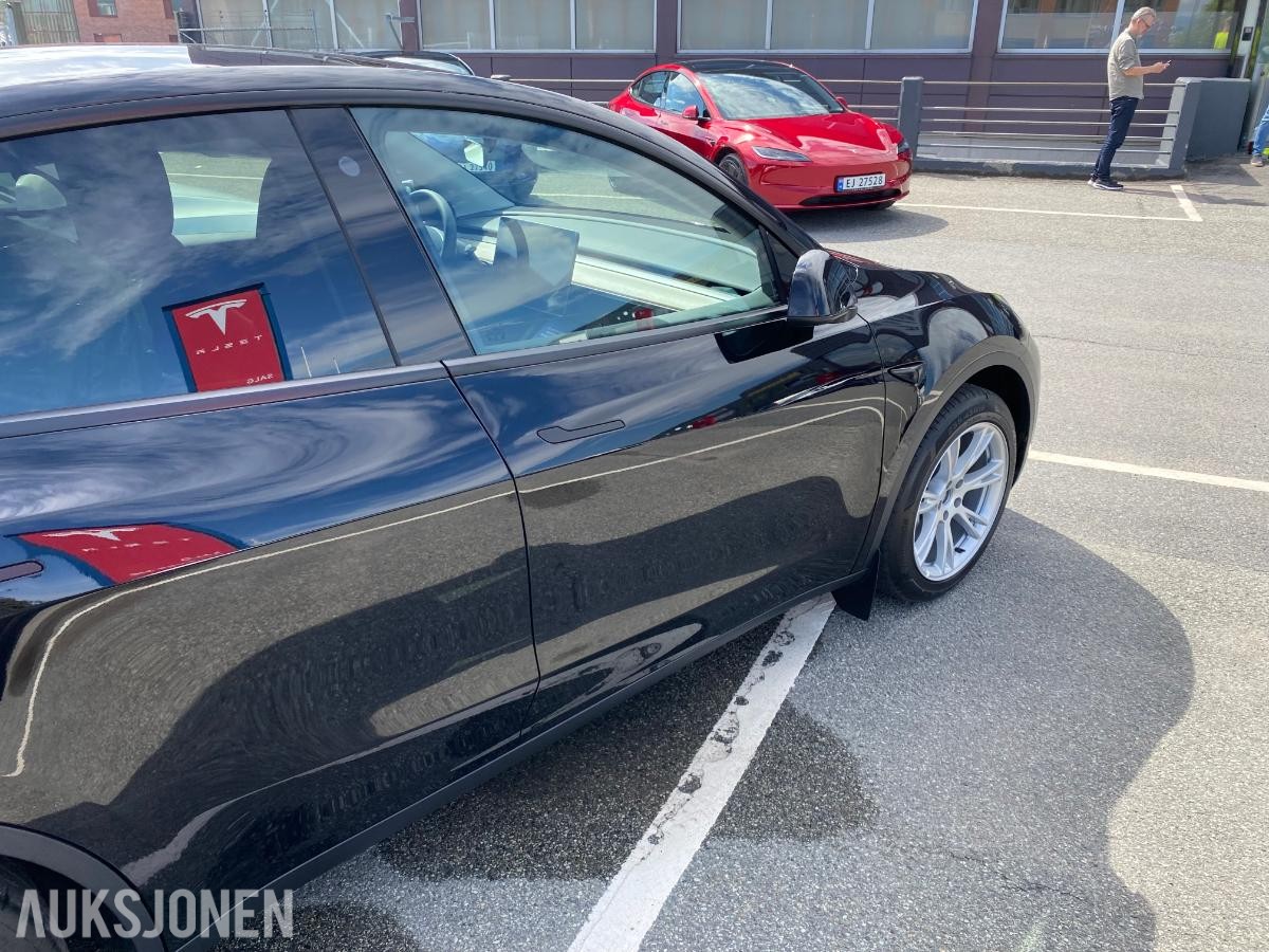 2024 Tesla Model Y, Long Range AWD, 41500km