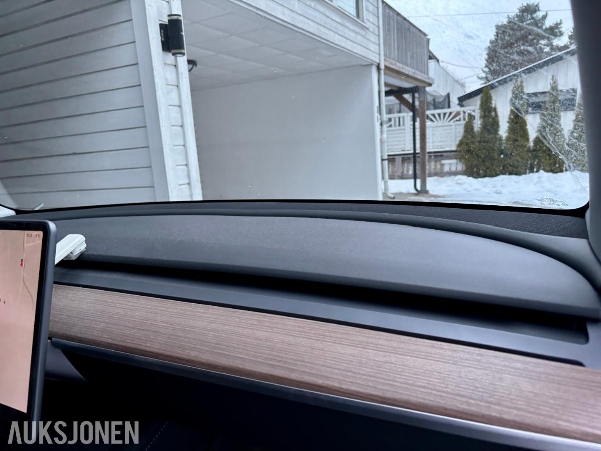 2024 Tesla Model Y, Long Range AWD, 41500km