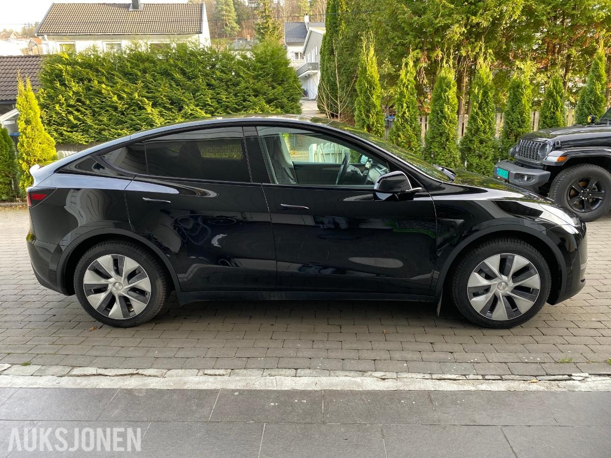 2024 Tesla Model Y, Long Range AWD, 41500km