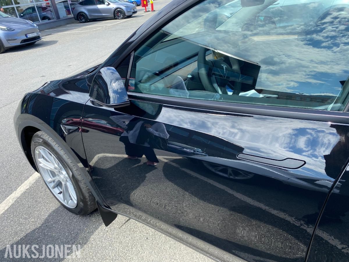 2024 Tesla Model Y, Long Range AWD, 41500km