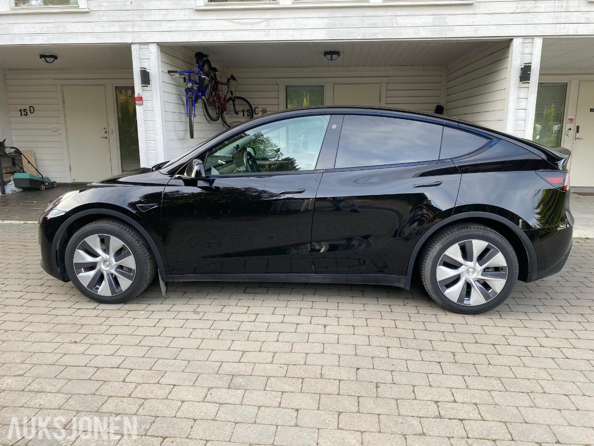 2024 Tesla Model Y, Long Range AWD, 41500km