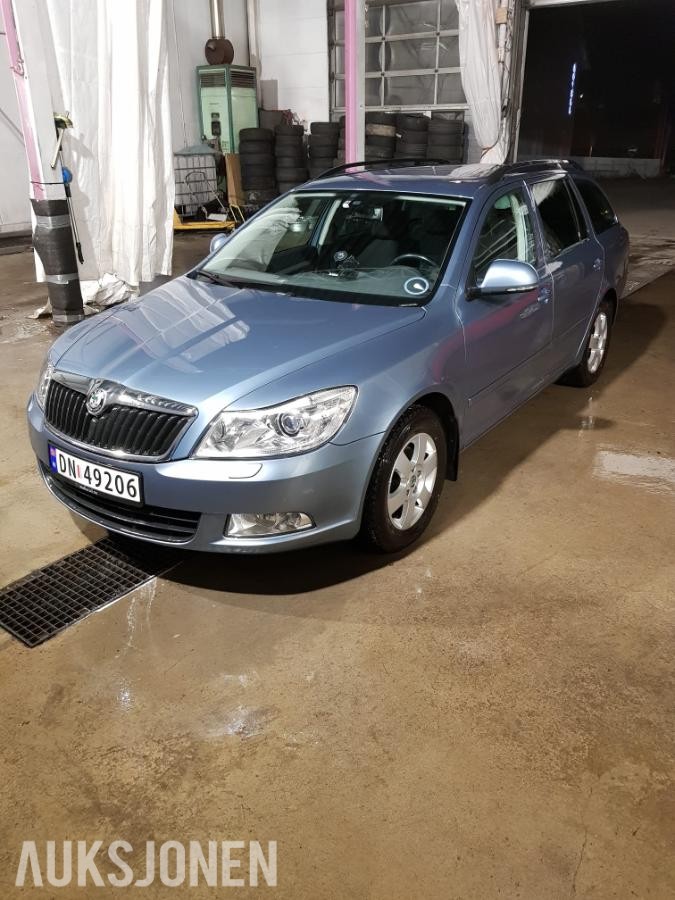 2011 Skoda OCTAVIA 1.2 bensin 105hk 145000km automat cruisekontroll hengerfeste