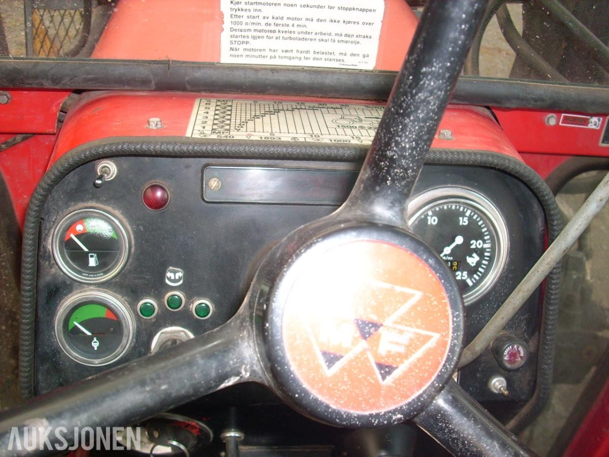 1982 Massey Ferguson MF 590-4 Turbo med Trima laster og skuffe