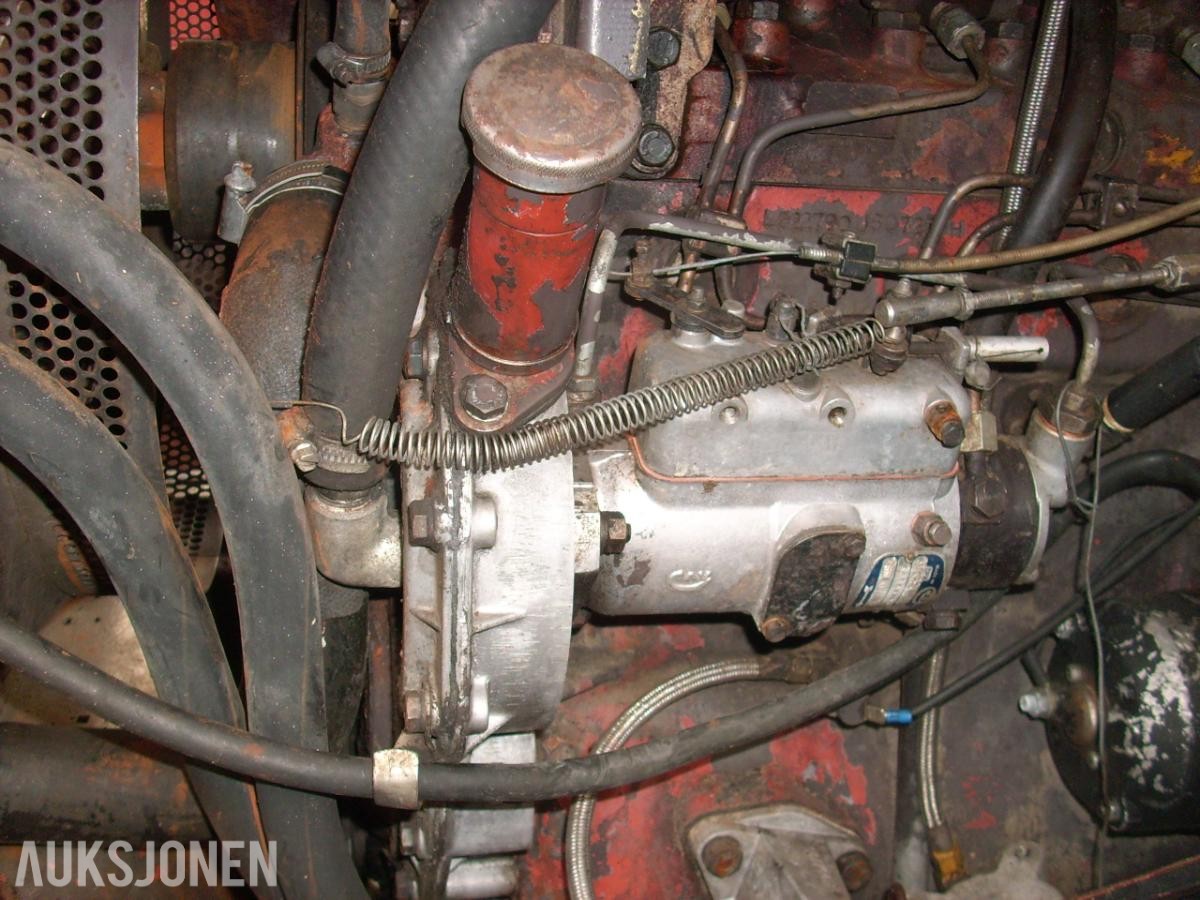 1982 Massey Ferguson MF 590-4 Turbo med Trima laster og skuffe