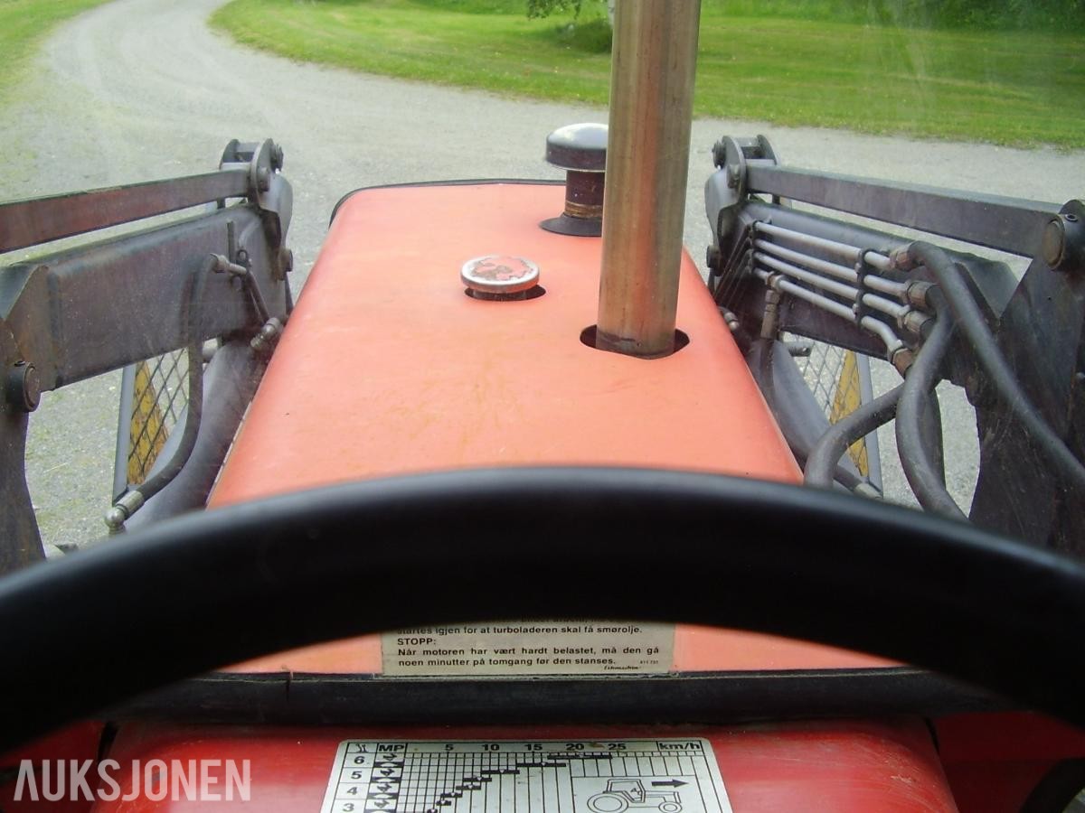 1982 Massey Ferguson MF 590-4 Turbo med Trima laster og skuffe