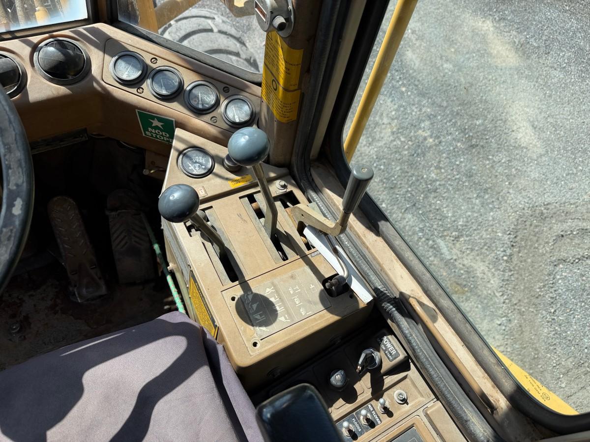 1987 Cat IT28B hjullaster med skuffe