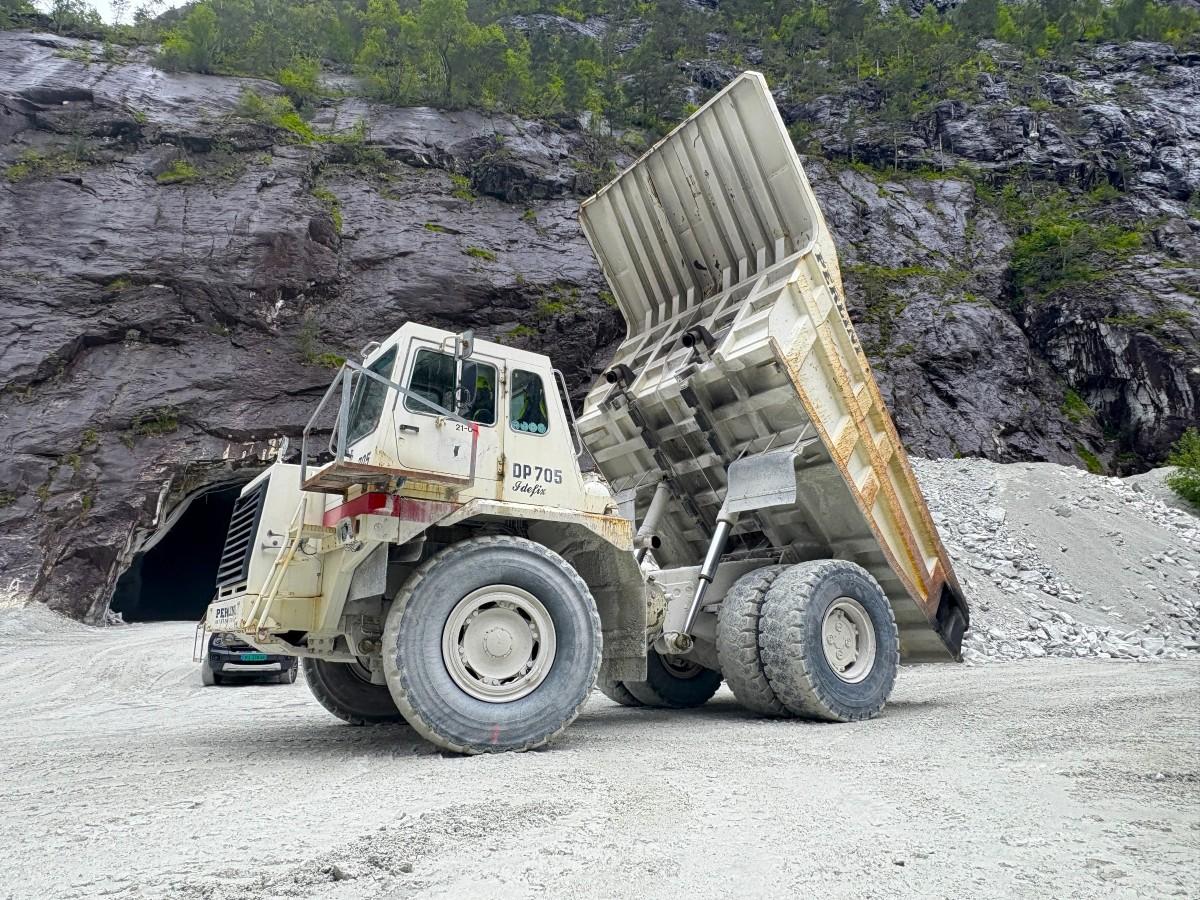 2004 Perlini DP 705 Idefix dump truck