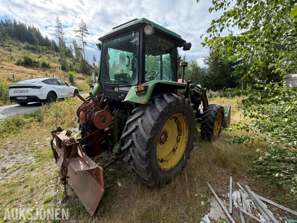 1992 John Deere 3050 S Traktor med skogsvinsj