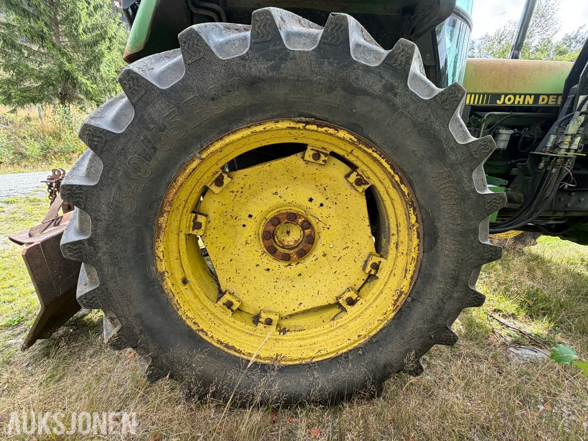 1992 John Deere 3050 S Traktor med skogsvinsj