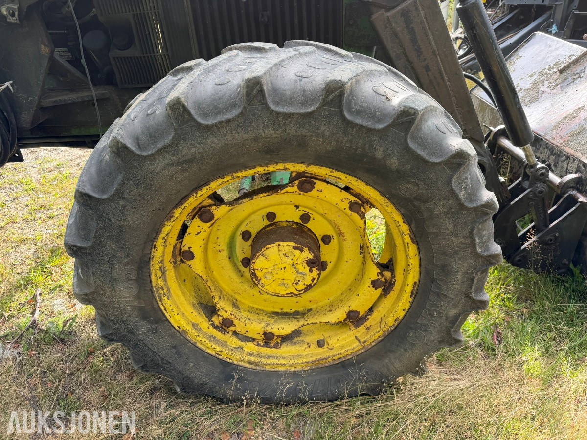 1992 John Deere 3050 S Traktor med skogsvinsj