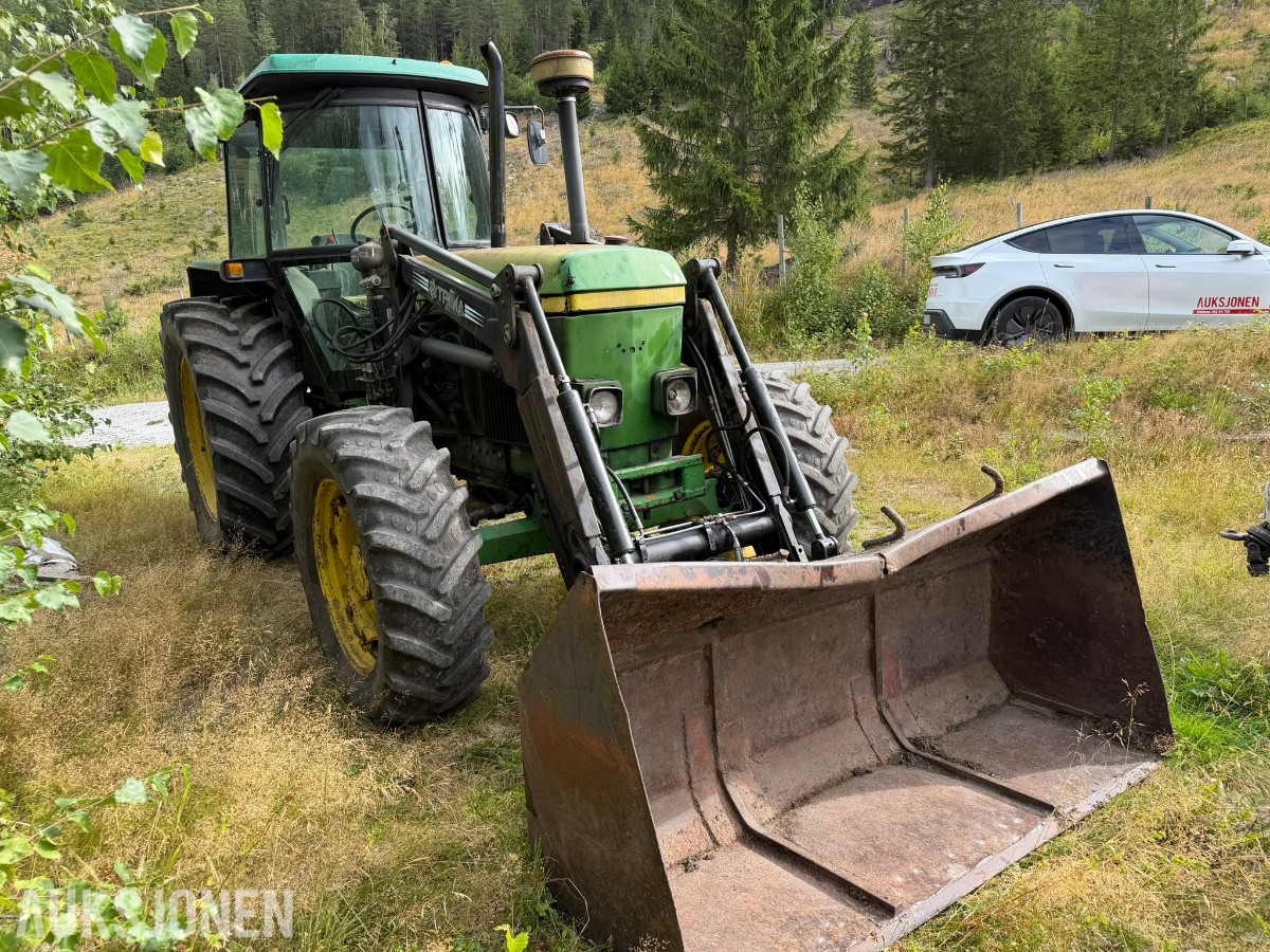 1992 John Deere 3050 S Traktor med skogsvinsj