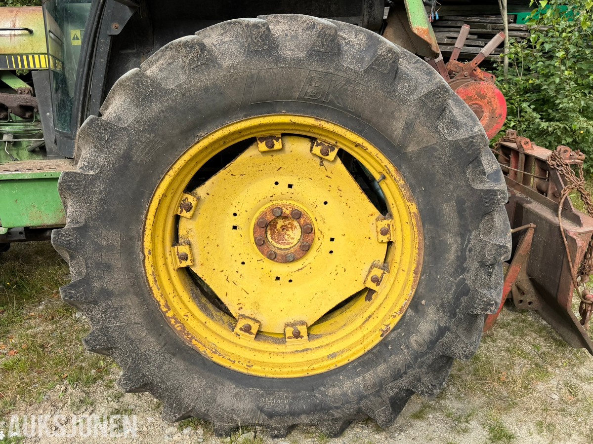 1992 John Deere 3050 S Traktor med skogsvinsj