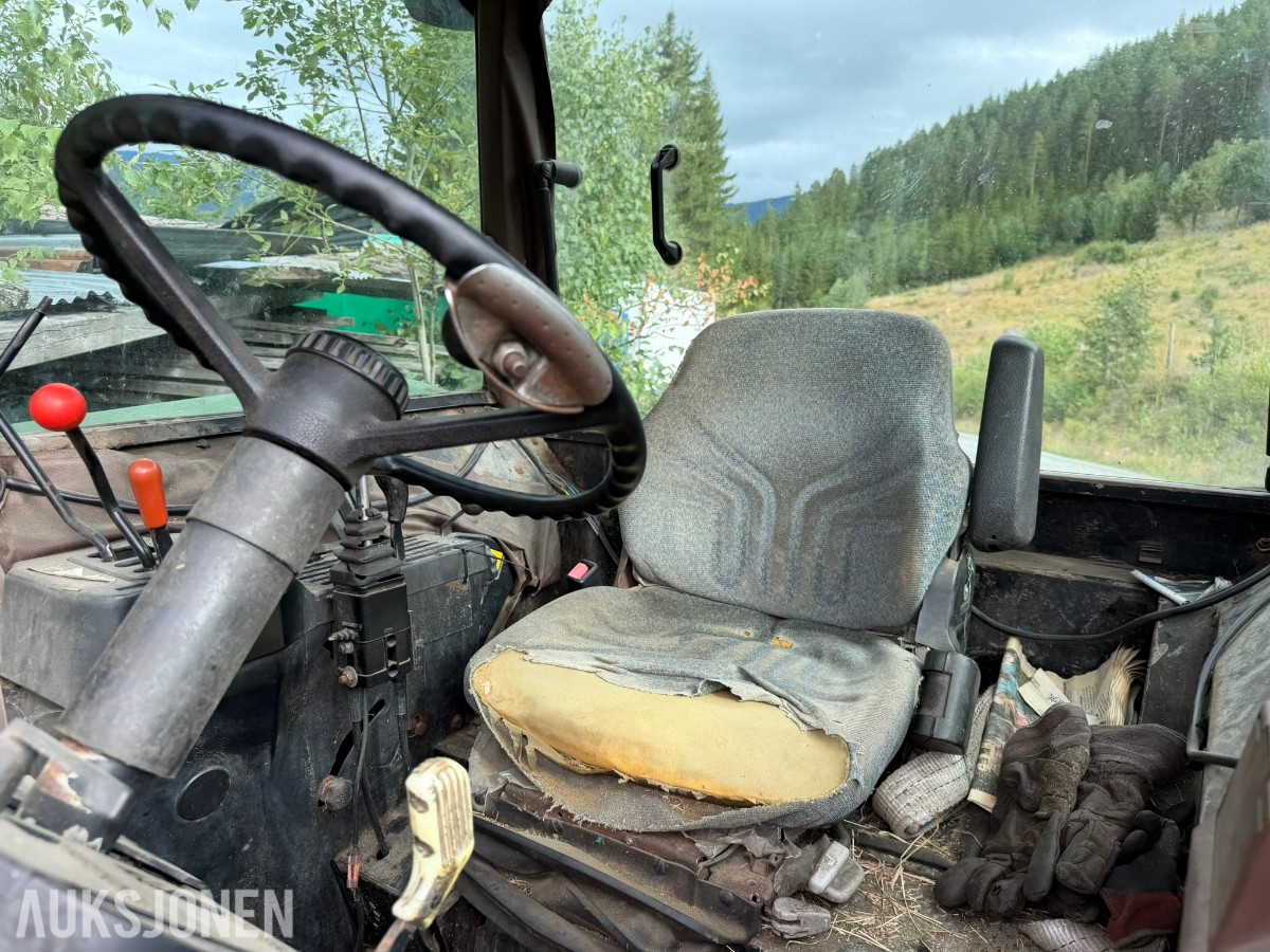 1992 John Deere 3050 S Traktor med skogsvinsj