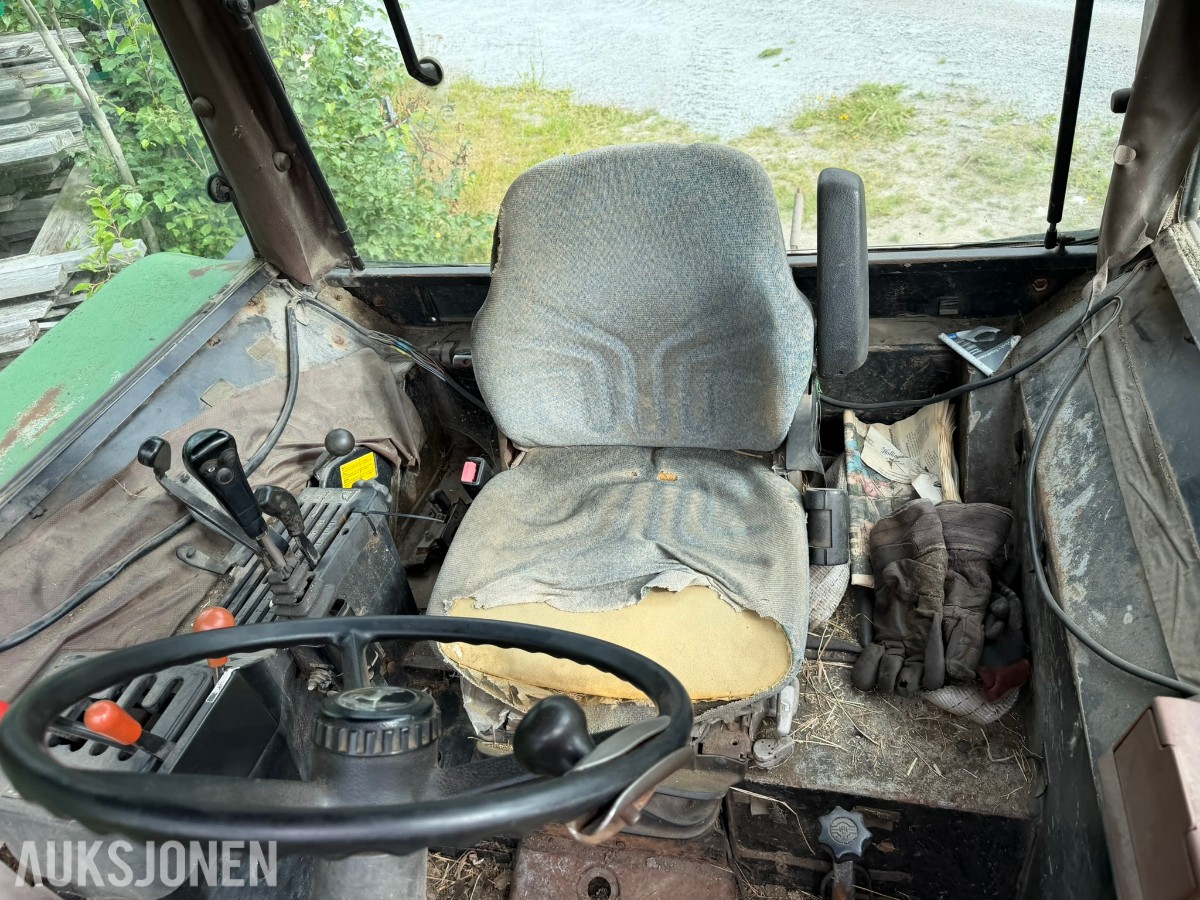 1992 John Deere 3050 S Traktor med skogsvinsj