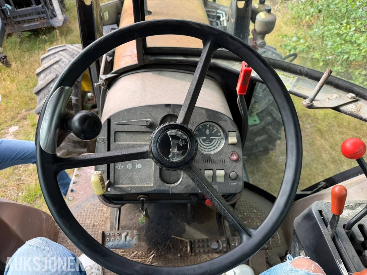 1992 John Deere 3050 S Traktor med skogsvinsj