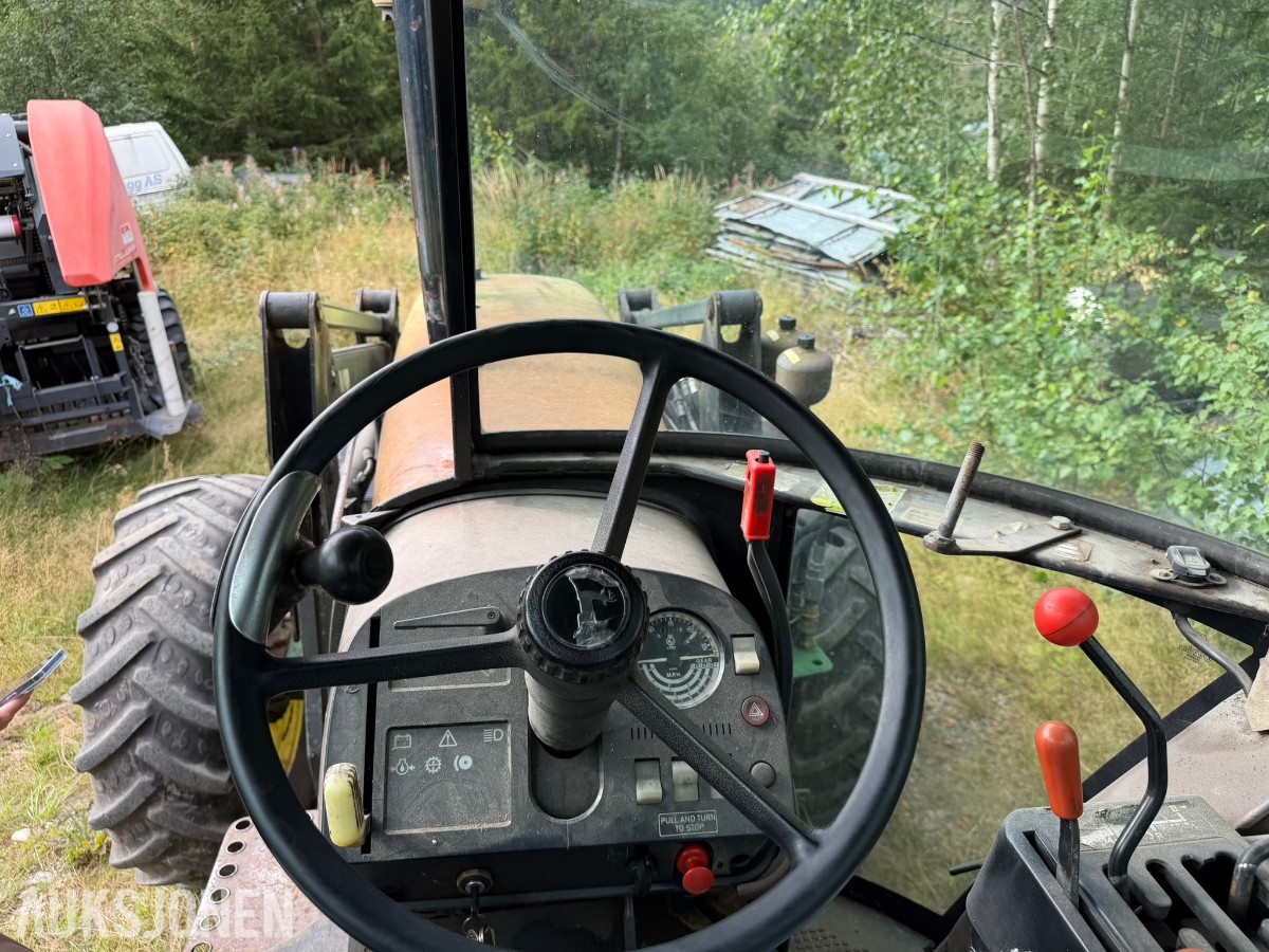 1992 John Deere 3050 S Traktor med skogsvinsj