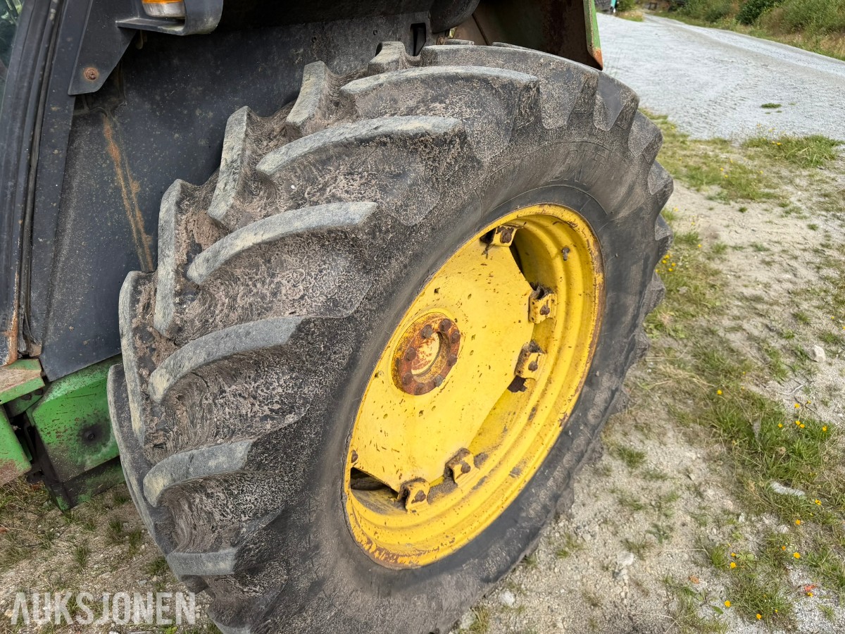 1992 John Deere 3050 S Traktor med skogsvinsj