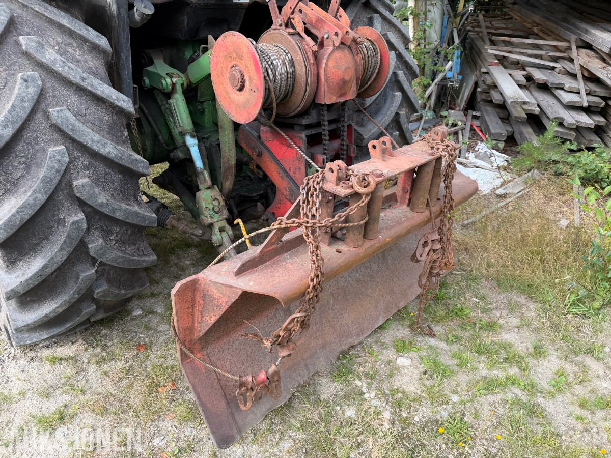 1992 John Deere 3050 S Traktor med skogsvinsj
