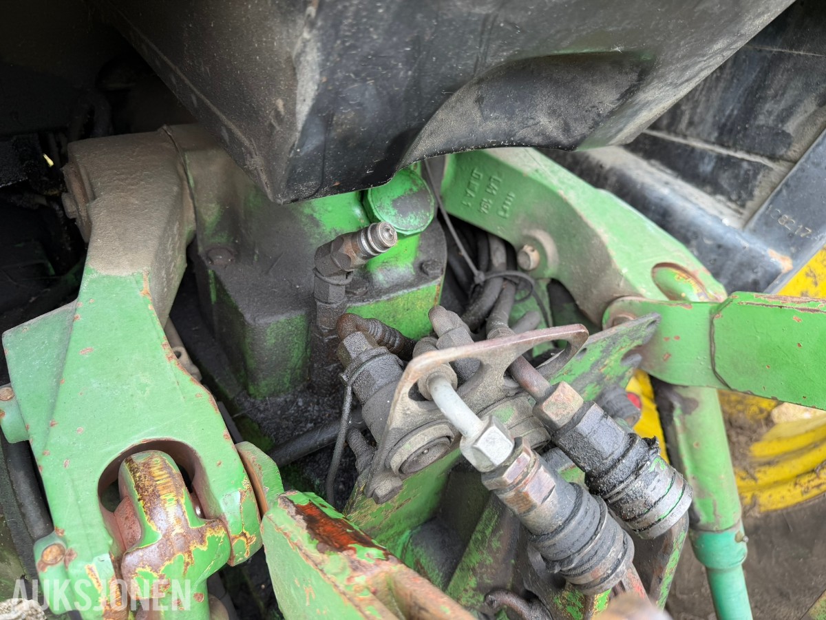 1992 John Deere 3050 S Traktor med skogsvinsj