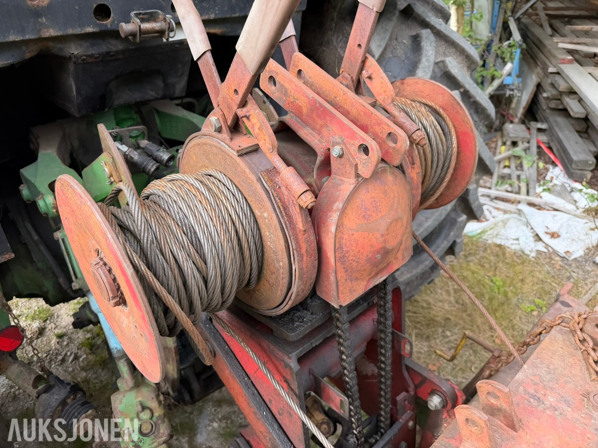 1992 John Deere 3050 S Traktor med skogsvinsj