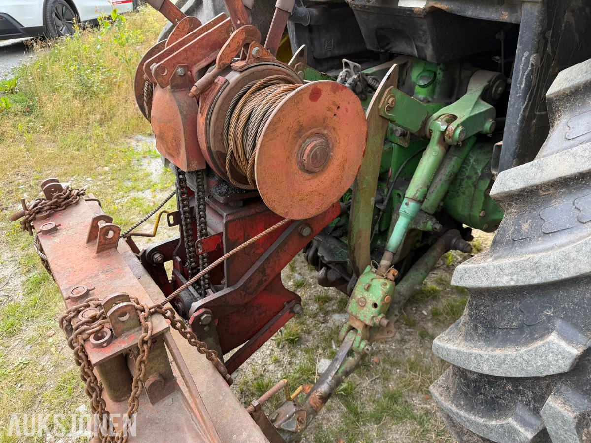 1992 John Deere 3050 S Traktor med skogsvinsj