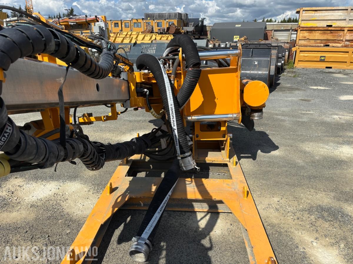 2018 Cat 330F beltegraver med BORTÅRN