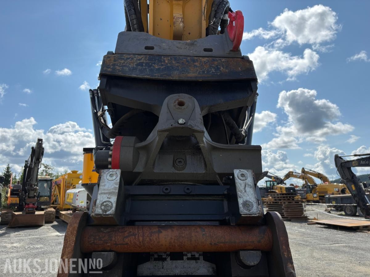 2018 Cat 330F beltegraver med BORTÅRN