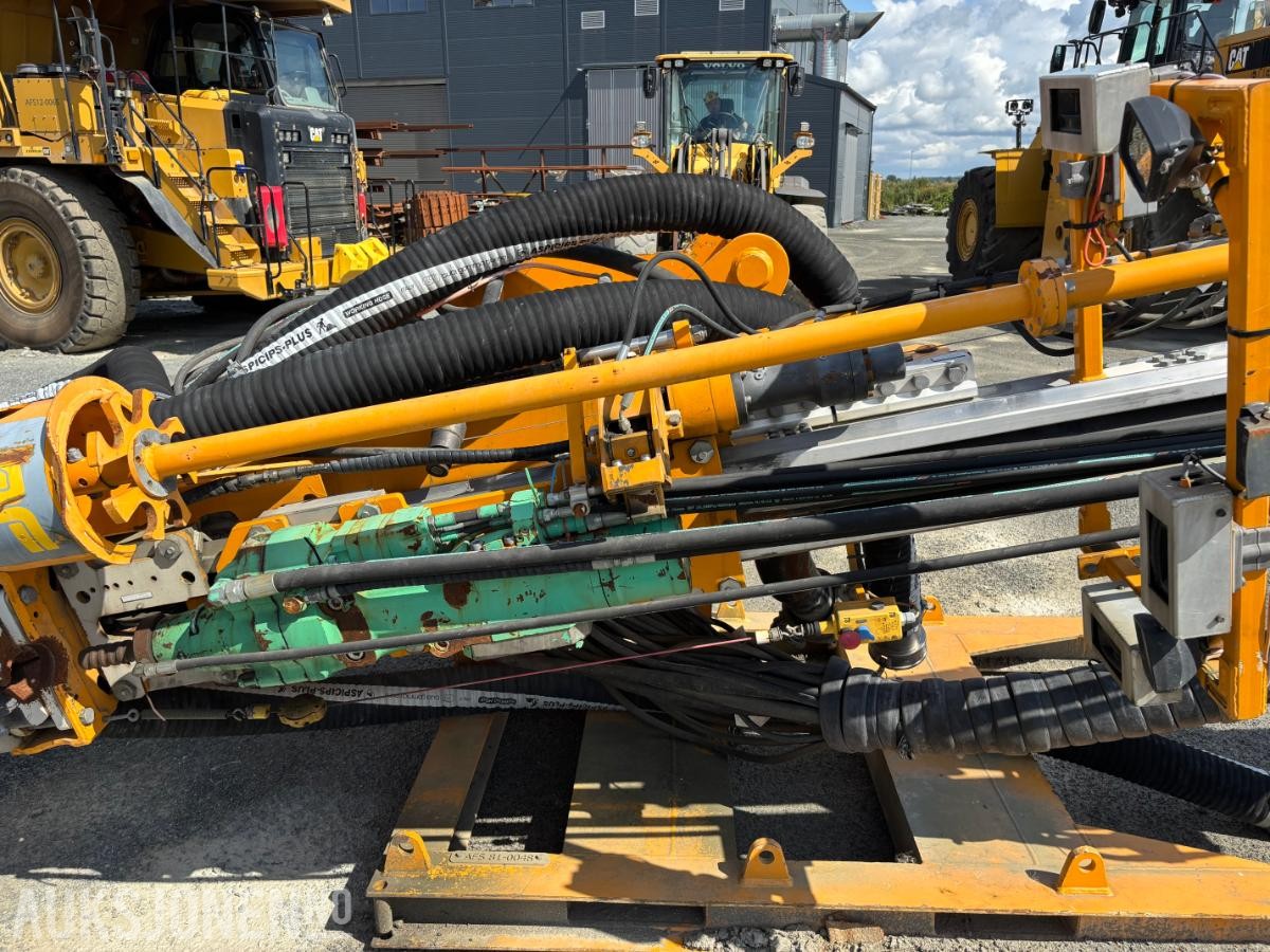 2018 Cat 330F beltegraver med BORTÅRN