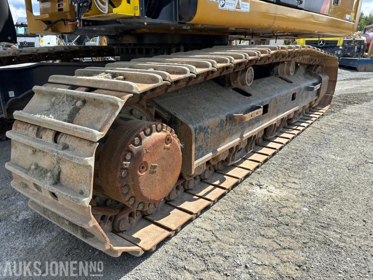 2018 Cat 330F beltegraver med BORTÅRN
