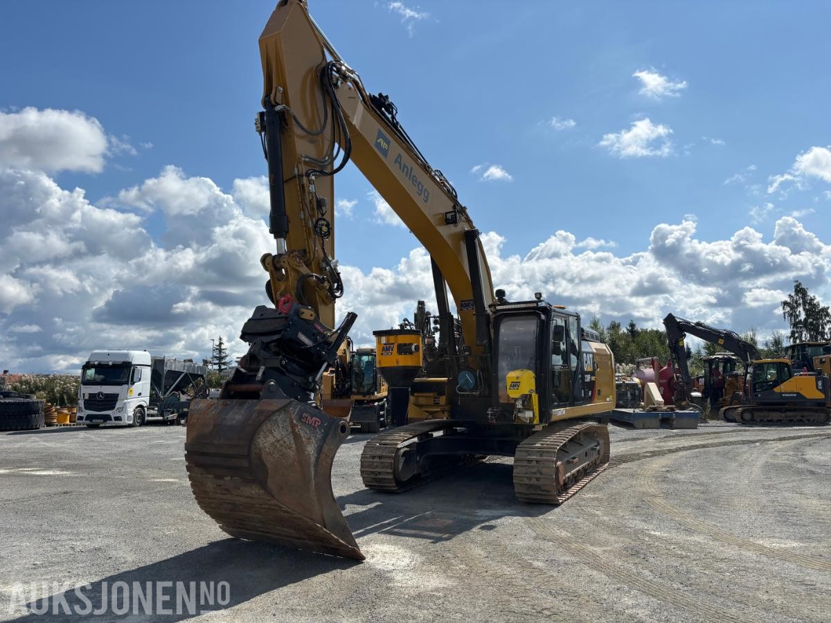 2018 Cat 330F beltegraver med BORTÅRN