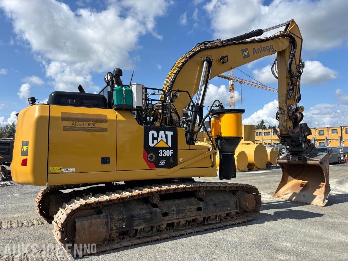 2018 Cat 330F beltegraver med BORTÅRN