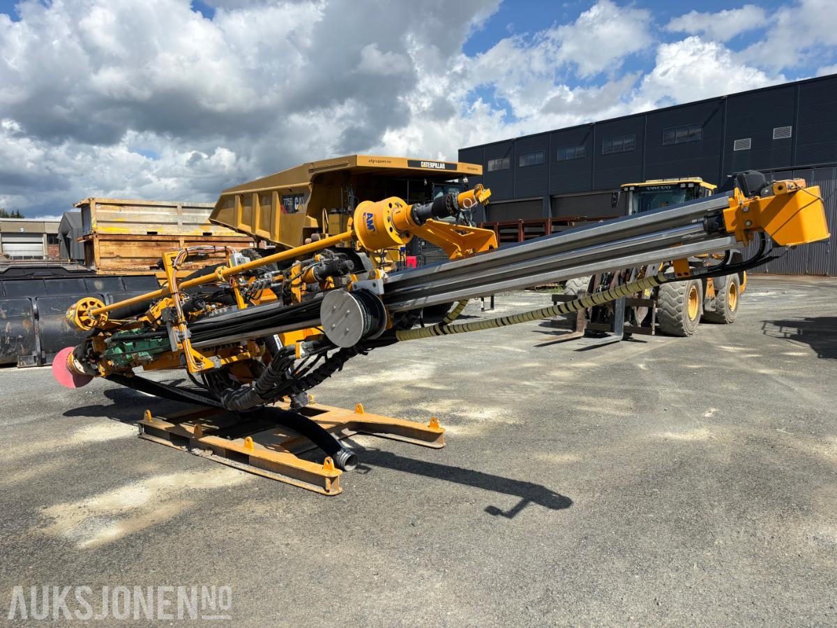 2018 Cat 330F beltegraver med BORTÅRN