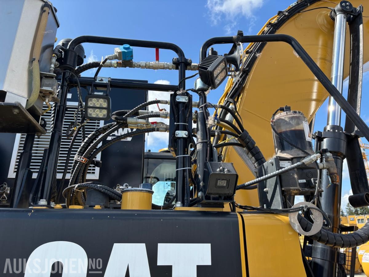 2018 Cat 330F beltegraver med BORTÅRN