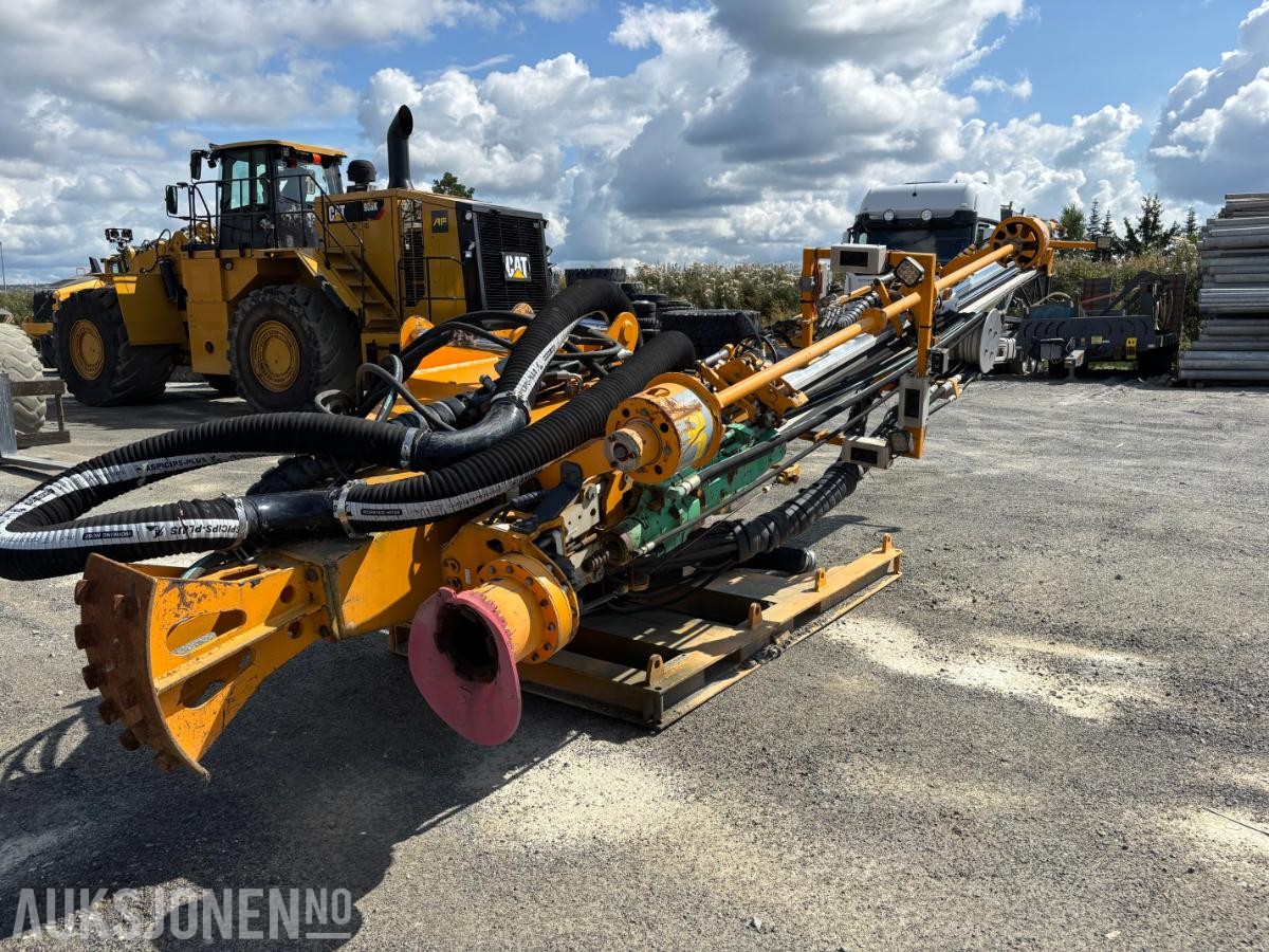 2018 Cat 330F beltegraver med BORTÅRN