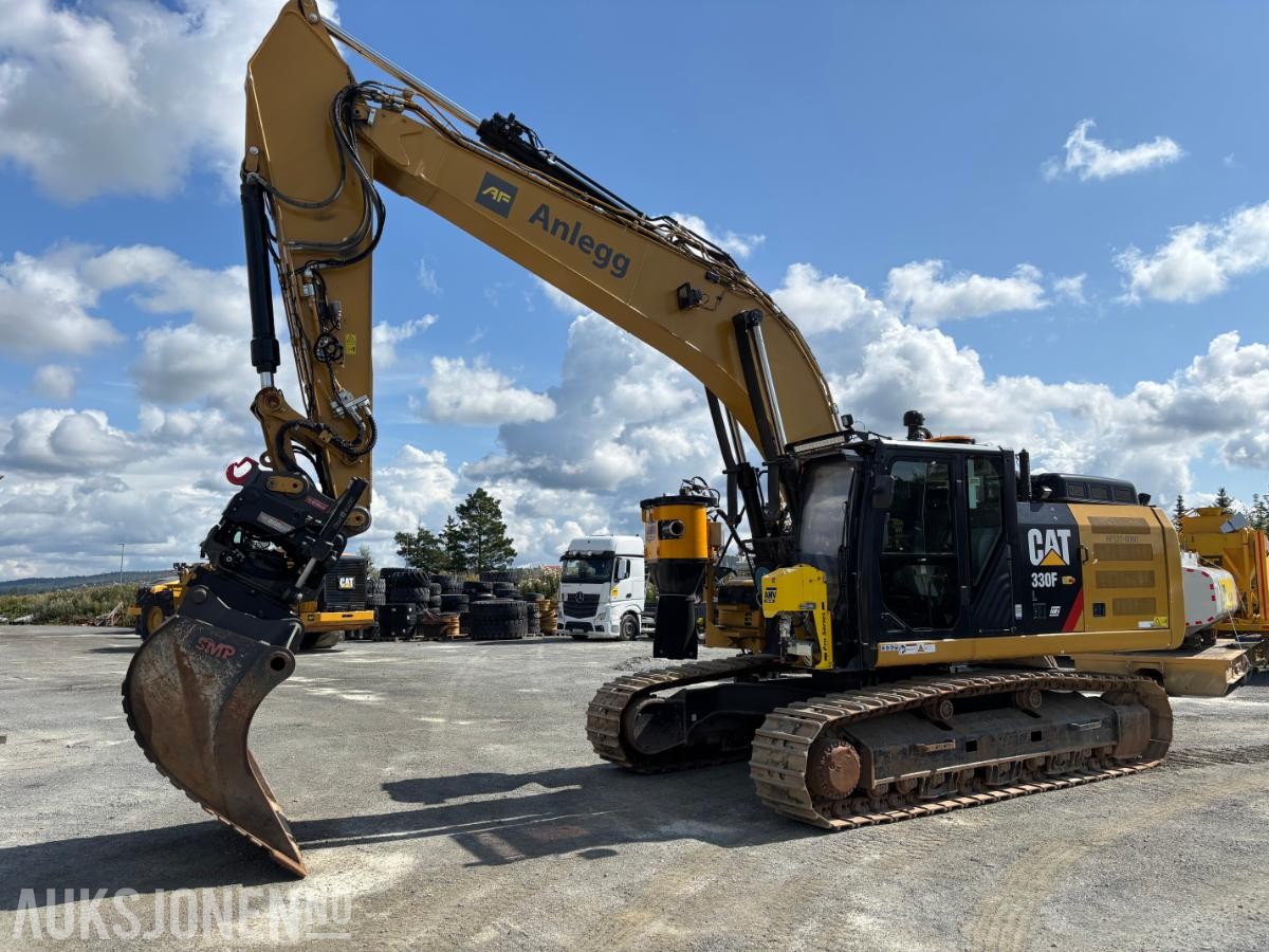 2018 Cat 330F beltegraver med BORTÅRN