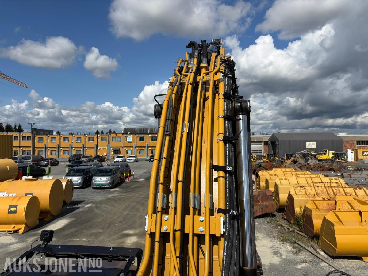 2018 Cat 330F beltegraver med BORTÅRN