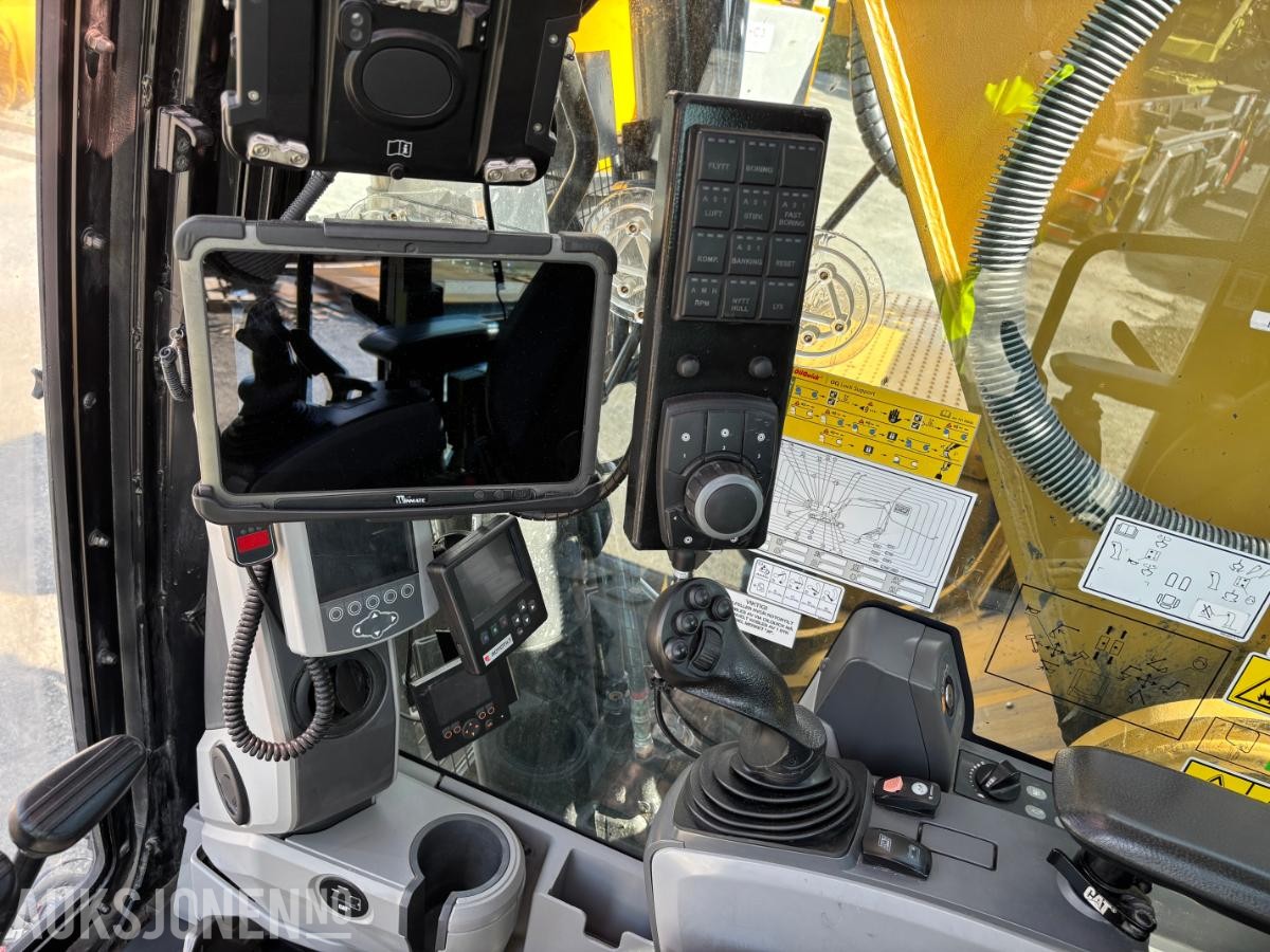 2018 Cat 330F beltegraver med BORTÅRN