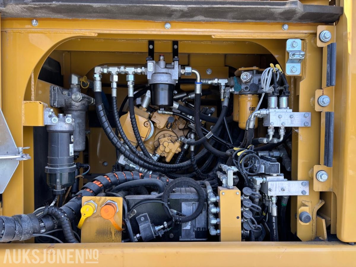 2018 Cat 330F beltegraver med BORTÅRN
