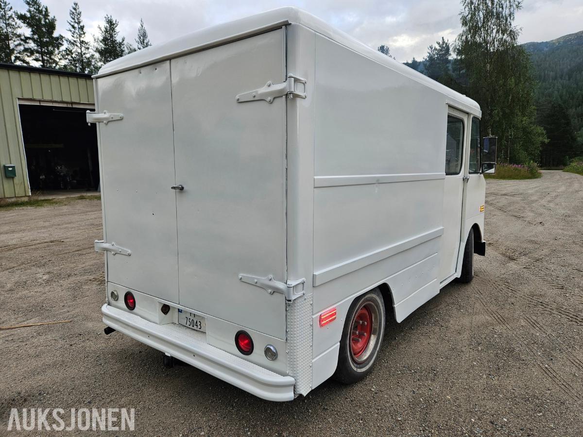 1971 GMC P-10 STEPVAN