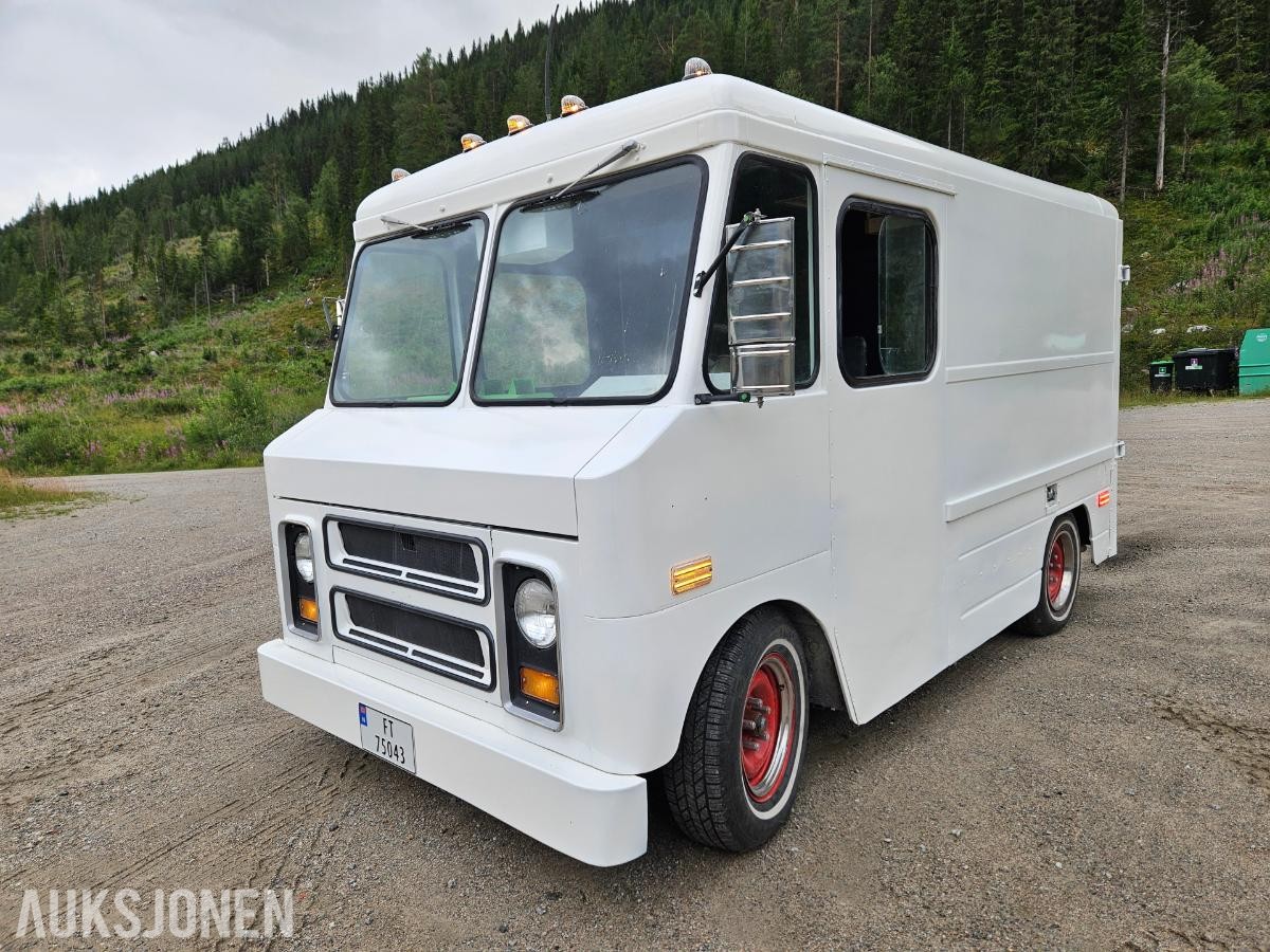 1971 GMC P-10 STEPVAN