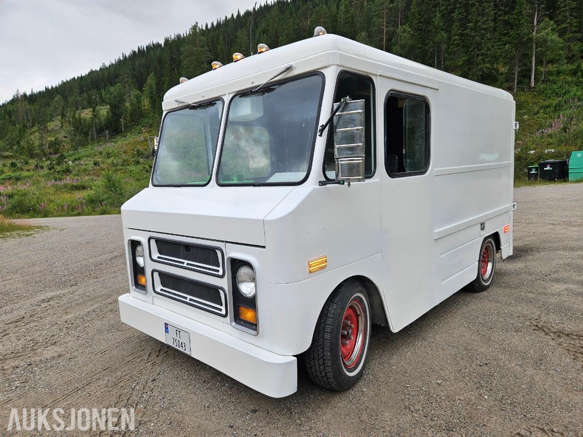 1971 GMC P-10 STEPVAN