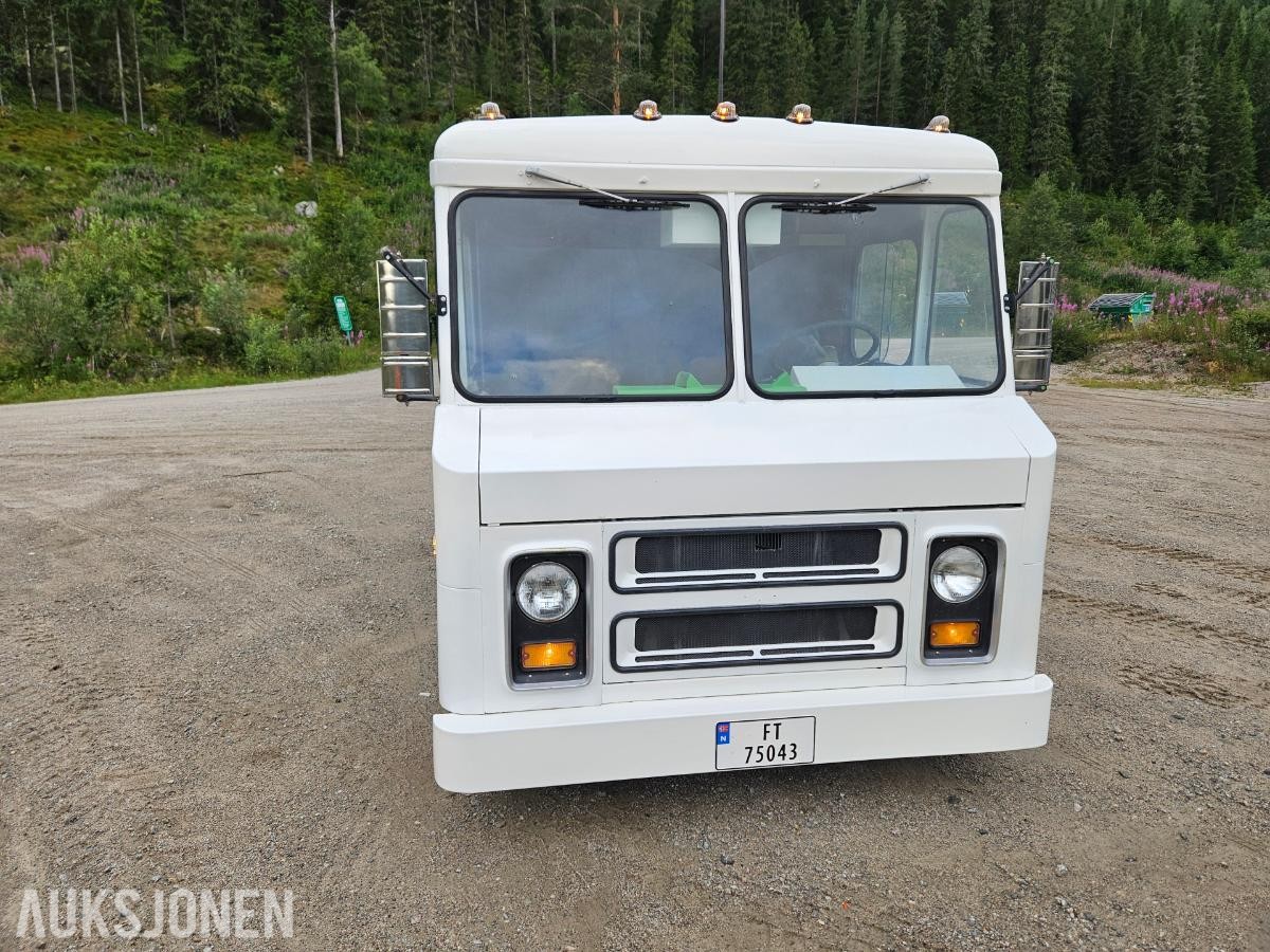1971 GMC P-10 STEPVAN