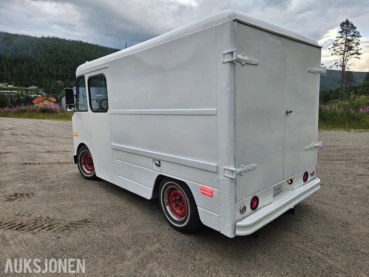 1971 GMC P-10 STEPVAN