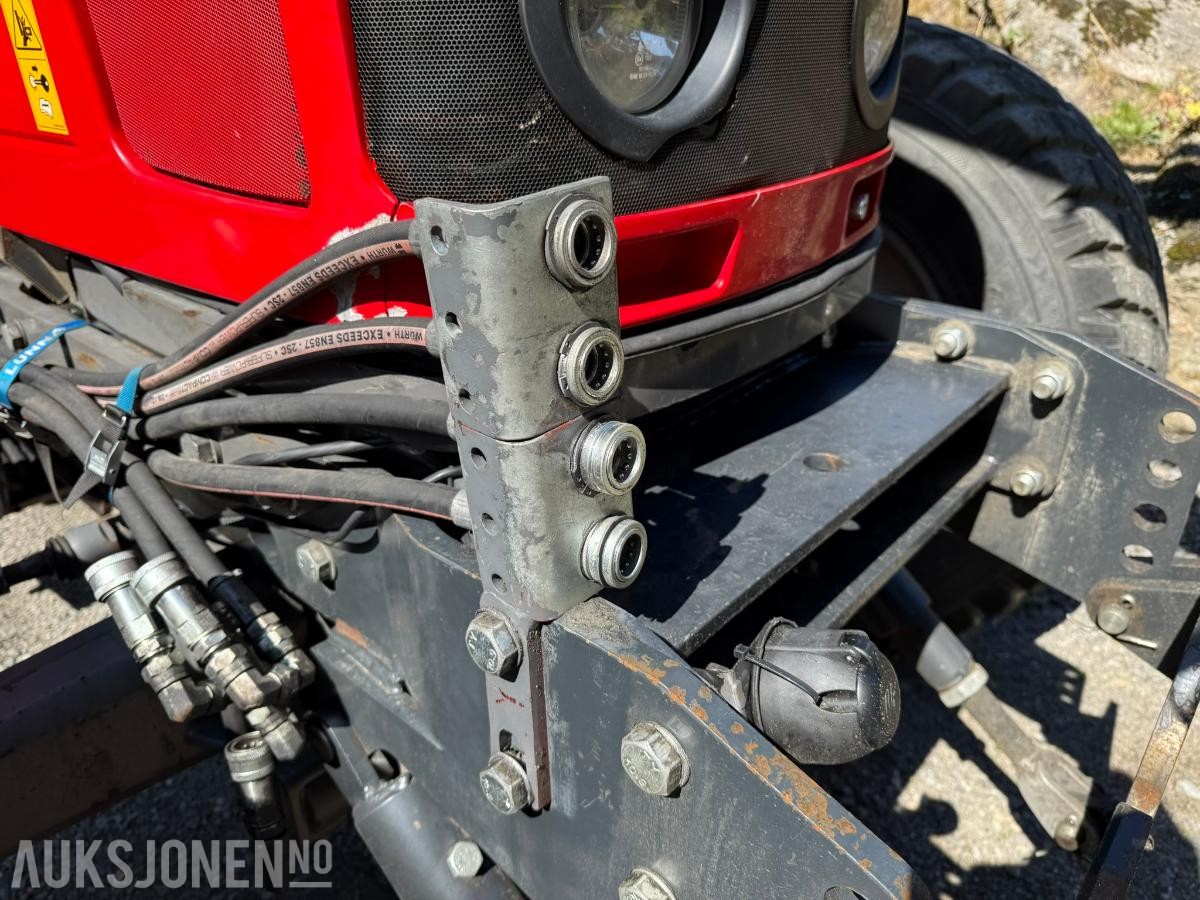 2010 Massey Ferguson 6470 Dyna-6 / 50 km/t / Brøyteplate / Laster / 