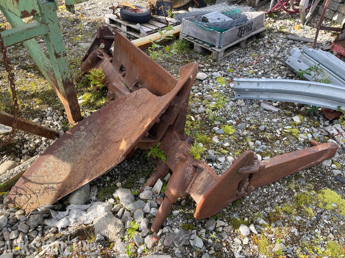 1900 Traktor-/maskinskjær eldre modell