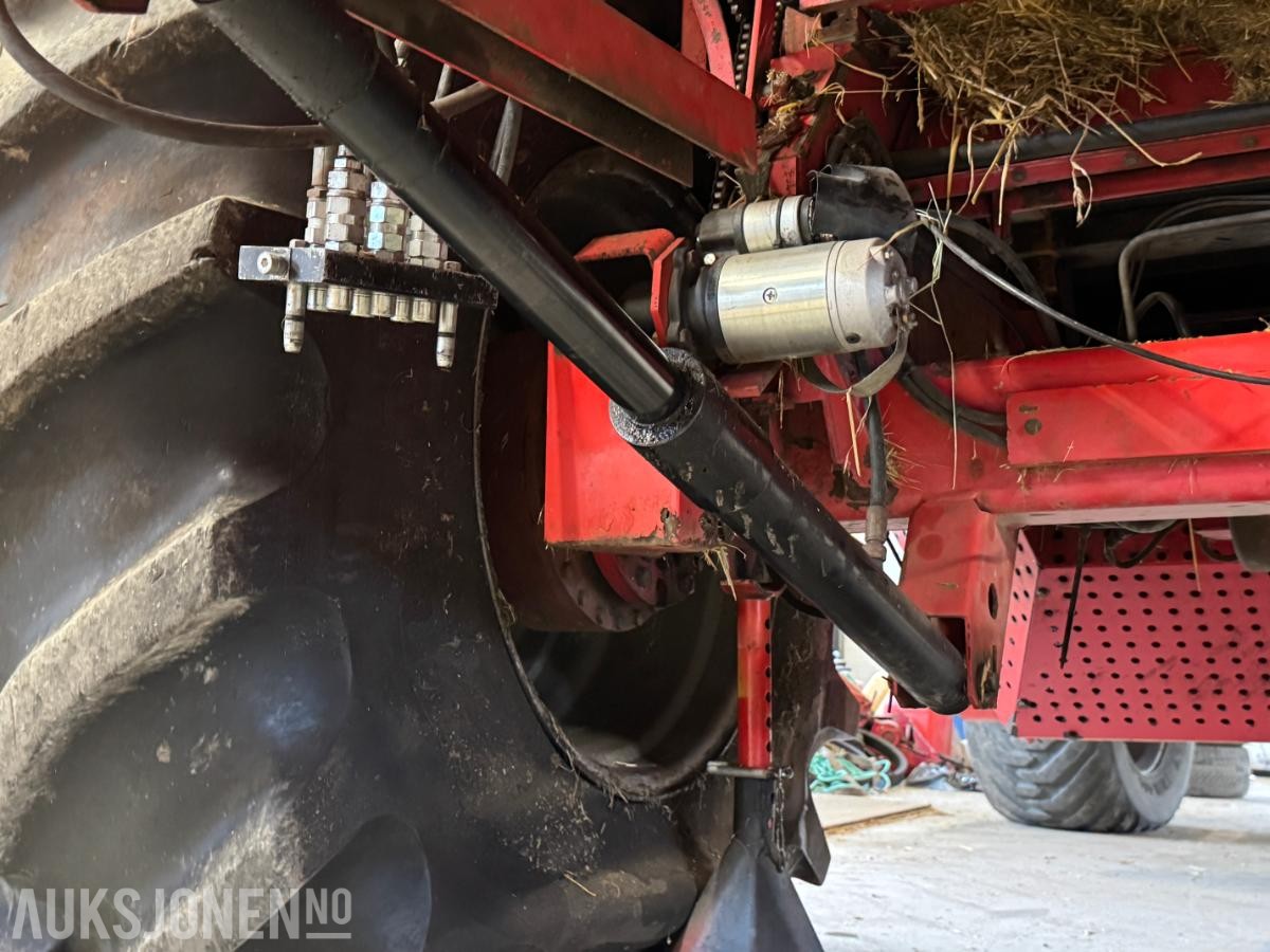 1996 Massey Ferguson MF 34 skurtresker