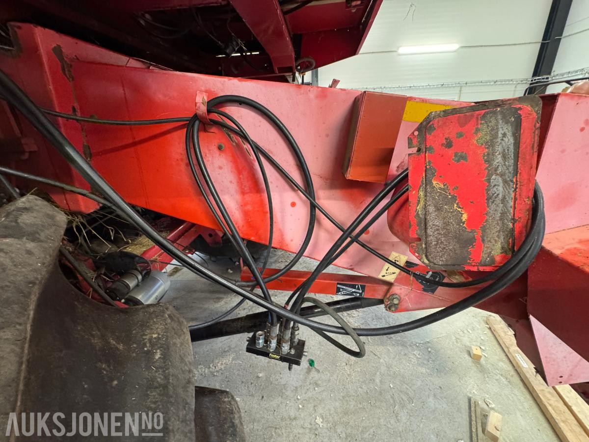 1996 Massey Ferguson MF 34 skurtresker