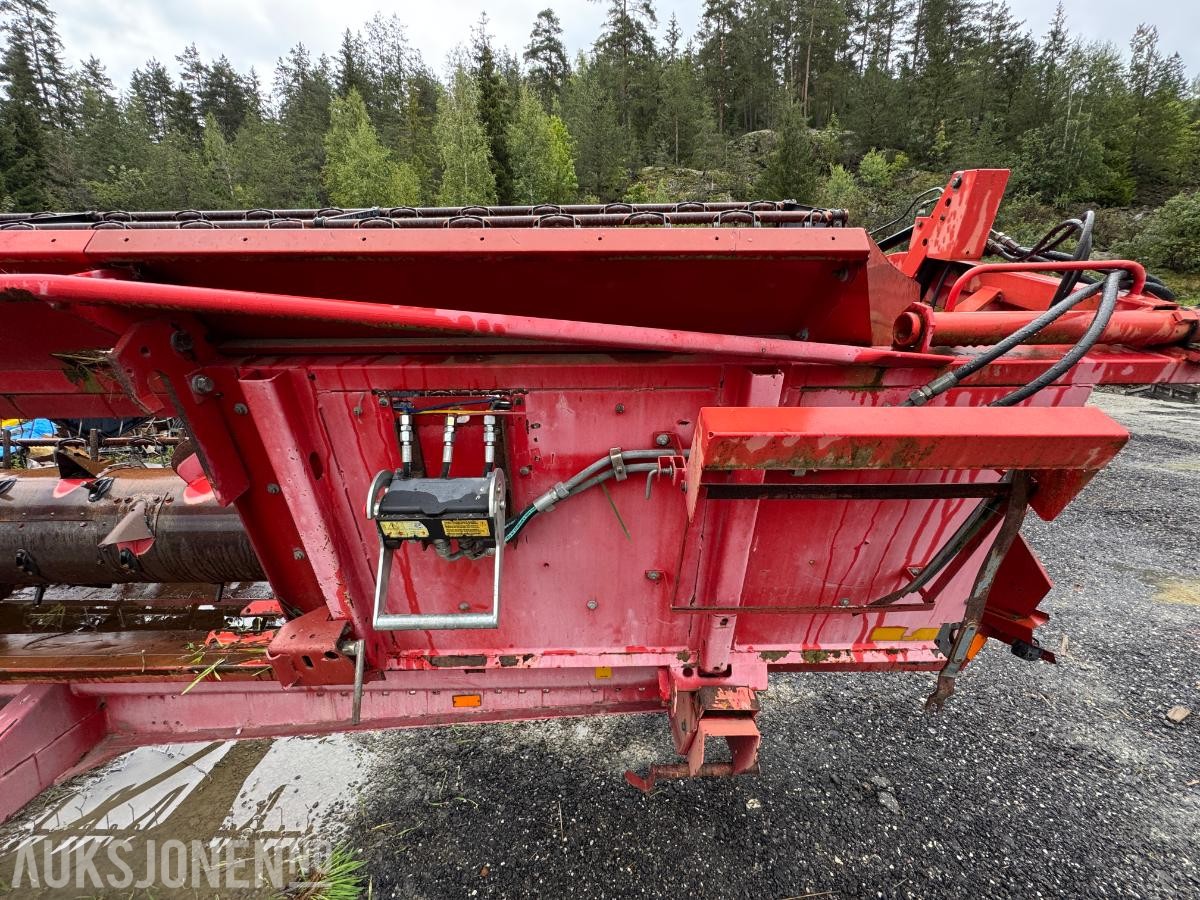 1996 Massey Ferguson MF 34 skurtresker
