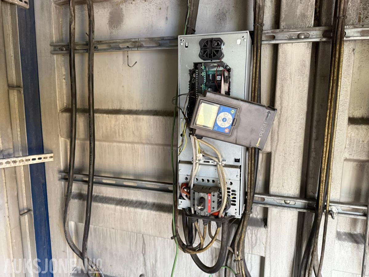 2015 BNS Container med sideåpning Intec Pumpe
